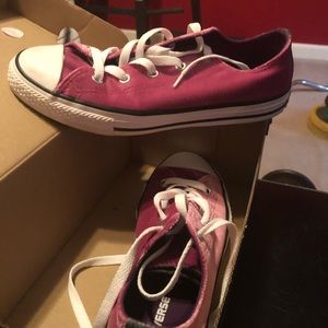 Youth converse size 4